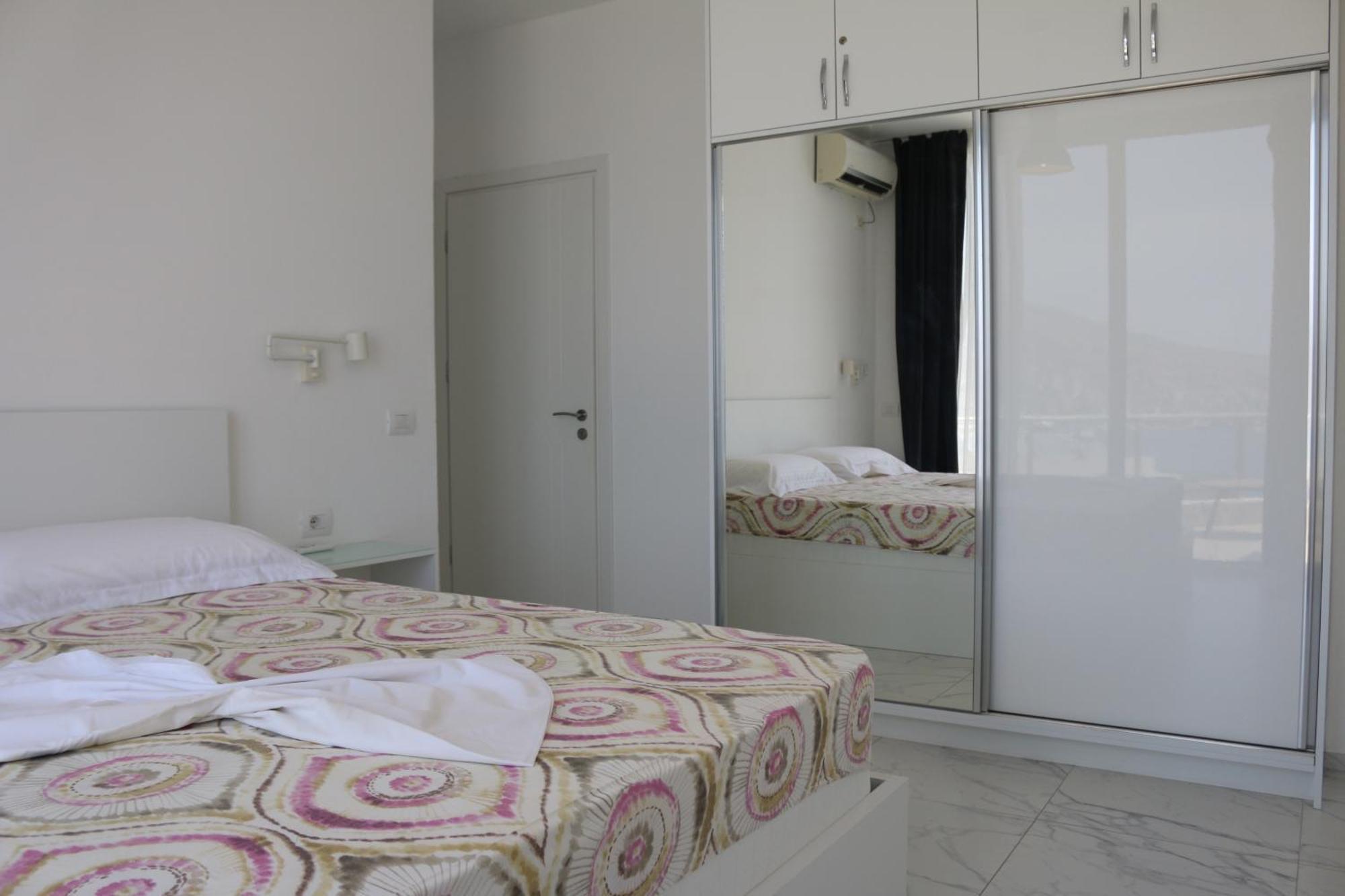 Ferienwohnung Infinity Sea View Penthouse Sarandë Exterior foto