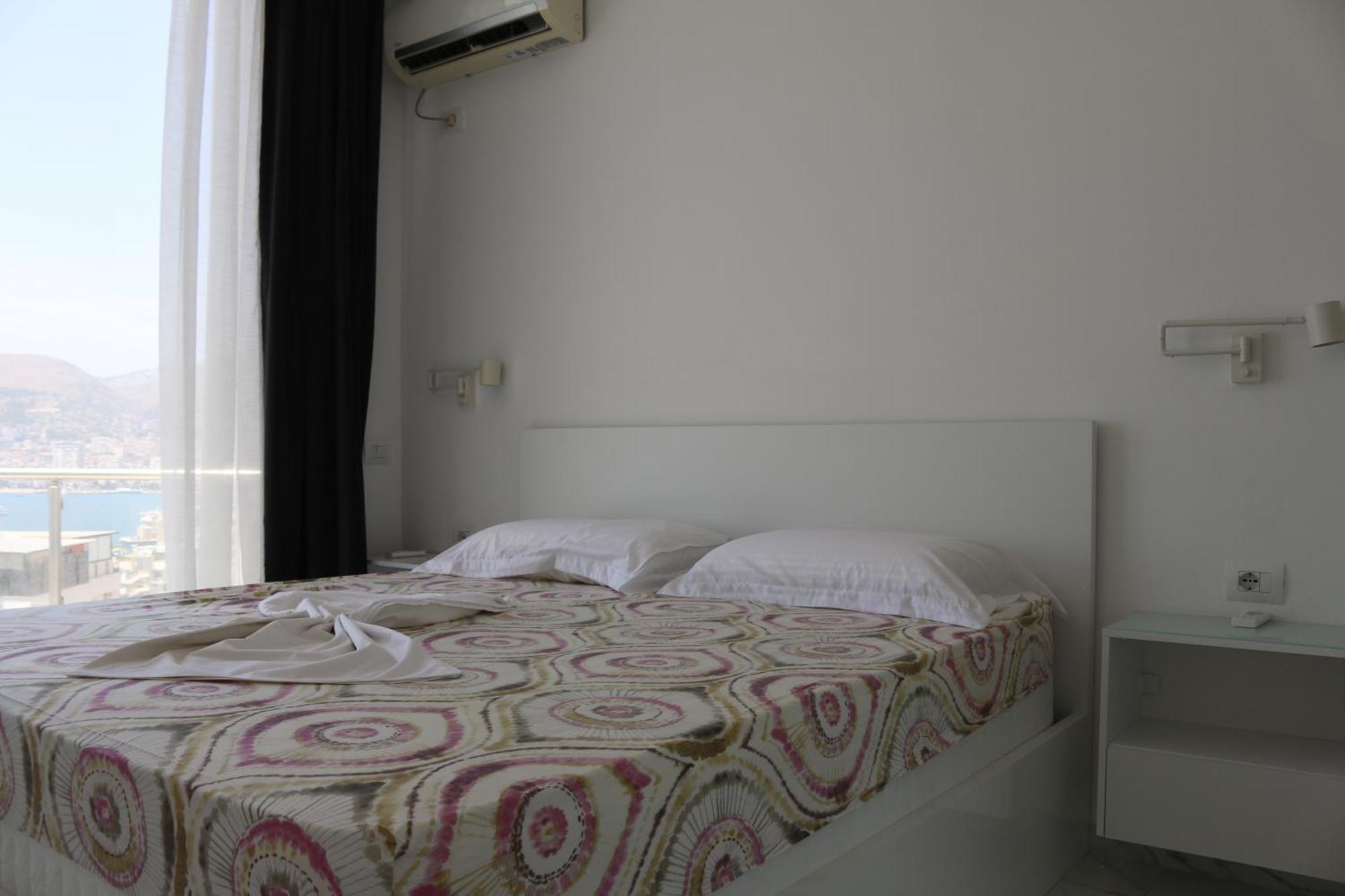 Ferienwohnung Infinity Sea View Penthouse Sarandë Exterior foto